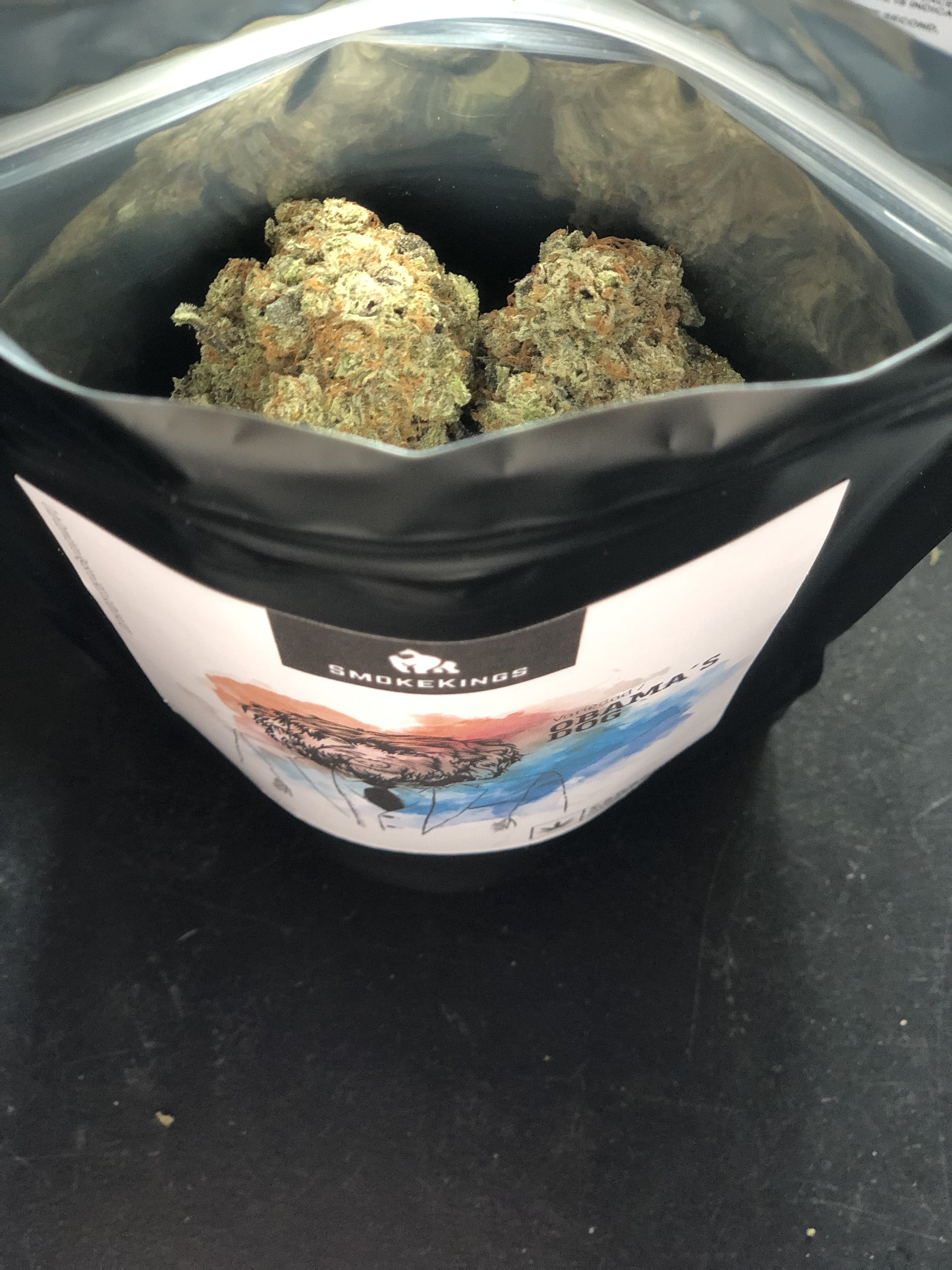 Bolsa SmokeKings abierta con flores